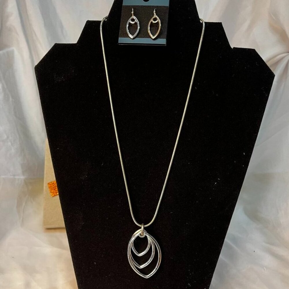 Liz Claiborne Layered Teardrop Necklace & Drop Earrings Silver Tone Set